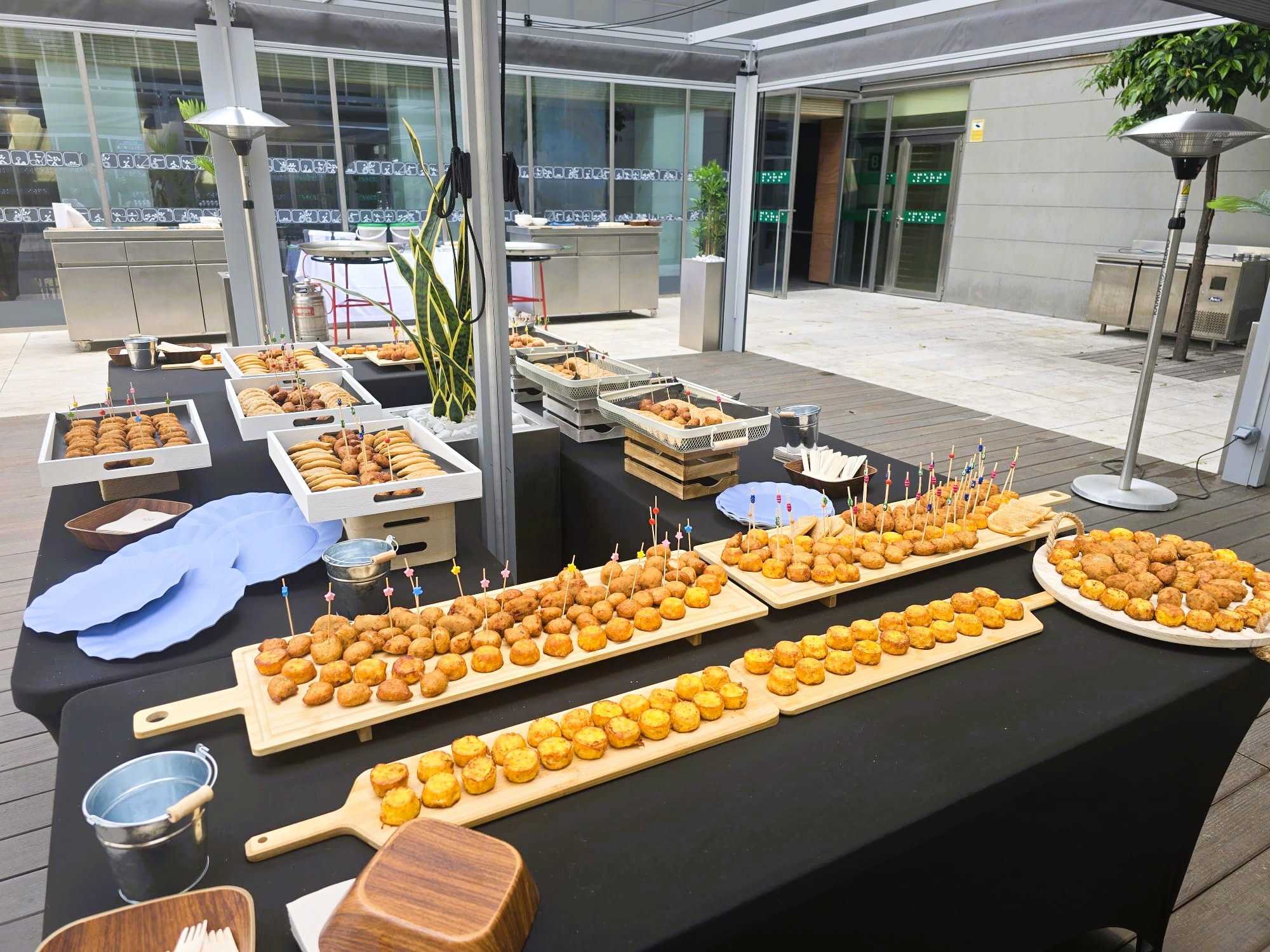 Recordeu que al nostre restaurant Cafè Il·lusió by MUXÍA a l'ONCE disposem d’un espai especial per a esdeveniments i una terrassa molt tranquil·la i privada on podeu gaudir del sol i l'ombra. Moments únics amb bon menjar i millor companyia! ☀️🍴 #eventosbarcelona #barcelonaevents #esdeveniments  #todotipodeeventos #eventostoscorporativos