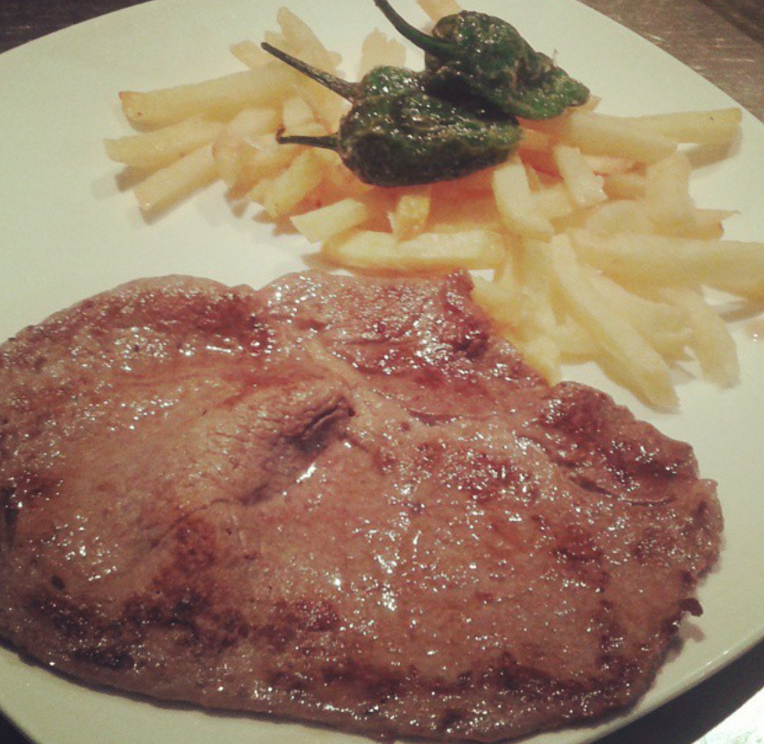 Bistec de ternera con guarnicion