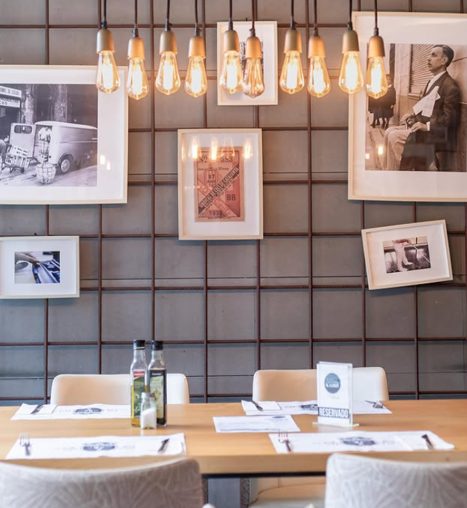 En cada rincón de nuestro restaurante, encontrarás un ambiente único para disfrutar de una experiencia culinaria con sabor a tradición y cariño