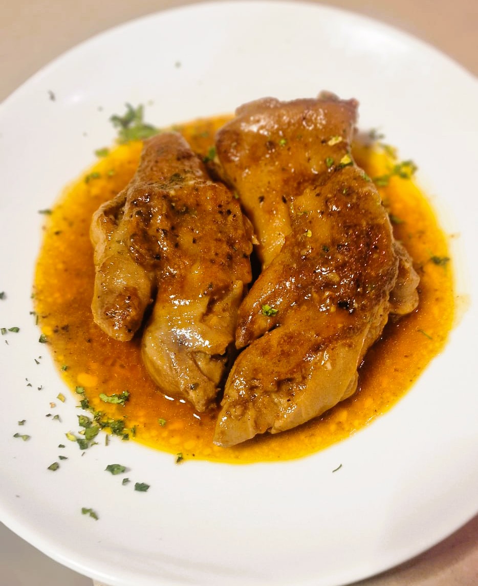 Manitas de cerdo estilo Muxía. Estilo del chef. Cocina tradicional española, mediterránea y gallega.