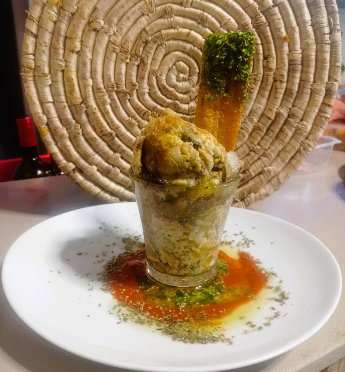 🍴✨ MUXÍA HOSPITALET: Sabores que conquistan desde el amanecer hasta la medianoche ✨🍴 Nuestro restaurante está especialmente indicado para celebraciones, eventos, fiestas o verbenas. Llámanos y pídanos presupuesto para su evento o celebración familiar. Ofrecemos la mejor cocina gallega de Hospitalet. 📍 Ubicado junto a la Feria de Muestras de Gran Vía, en Hospitalet, MUXÍA HOSPITALET es el lugar perfecto para disfrutar de una experiencia gastronómica única. 🌟 ¿Qué ofrecemos? - Una gran variedad de tapas irresistibles, ideales para compartir. - Exquisitos arroces y paellas, preparados con maestría y tradición. - Deliciosos pescados y mariscos frescos, que te transportarán al sabor del mar. - Especialidades como el pulpo, el lacón y la fideuá, considerados de los mejores en Hospitalet y parte de Barcelona. 🕖 Horario inigualable: Abrimos desde las 7 de la mañana hasta las 24 h, con cocina permanente para que disfrutes de nuestros platos en cualquier momento del día. 📍 Ven a MUXÍA HOSPITALET y descubre por qué somos el referente gastronómico de la zona. ¡Te esperamos para deleitarte con nuestros sabores únicos! #MuxíaHospitalet #TapasIrresistibles #ArrocesYPaellas #PescadosYMariscos #GranVia2 #PulpoDeExcelencia #LacónTradicional #FideuáDeliciosa #CocinaPermanente #HospitaletGastronómico #FeriaDeMuestras #BarcelonaGastronomía #RestauranteHospitalet #RestauranteGallego 🍴✨🐟🍤❤️🥘
