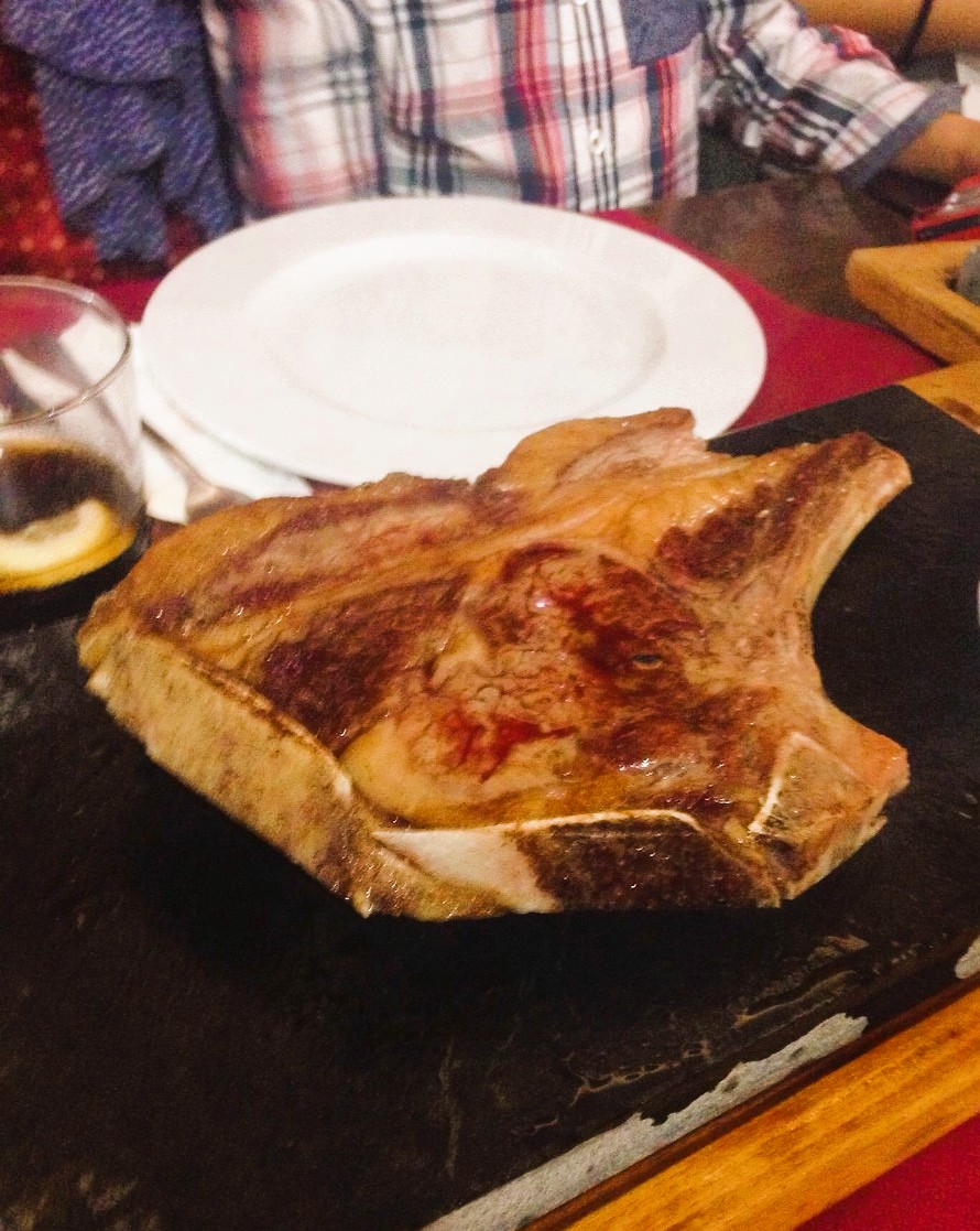 🥩🔥 CARNES GALLEGAS A LA PIEDRA EN MUXÍA HOSPITALET 🔥🥩 ¡Cuando la calidad habla, los clientes lo confirman! 🍷✨ “Excelente sorpresa con este restaurante…” 💬 Nuestro chuletón de buey gallego a la piedra, los solomillos de ternera y el lenguado fresco son el reflejo de nuestra pasión por la gastronomía auténtica. 📍 Carnes de primera, mariscos frescos y postres irresistibles. En MUXÍA HOSPITALET, la experiencia va más allá del plato, cada bocado es puro sabor gallego. 🚀 ¿Listo para disfrutarlo? Reserva tu mesa y déjate sorprender por la excelencia. 🔸 #MuxíaHospitalet #CarnesGallegas #ChuletónABrasa #SaborAuténtico #MariscoFresco #PostresDeliciosos #ExperienciaGastronómica #cocinagallega #RestauranteGallego #Restauranteshospitalet #Hospitaletrestaurantes #Granvia2 #firagranvia #Ciutatdelajusticia 😊🍽️✨#PropcapAmadeutorner #futbolSantaEulalia